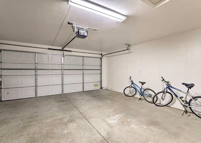 Kid-friendly Near Parks & Dining * Kingman