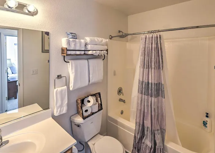 Kid-friendly Near Parks & Dining * Kingman